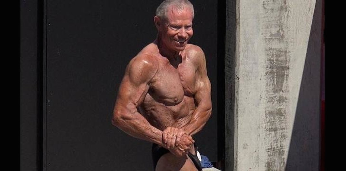 Bodybuilderin Oma Große Kuessen
